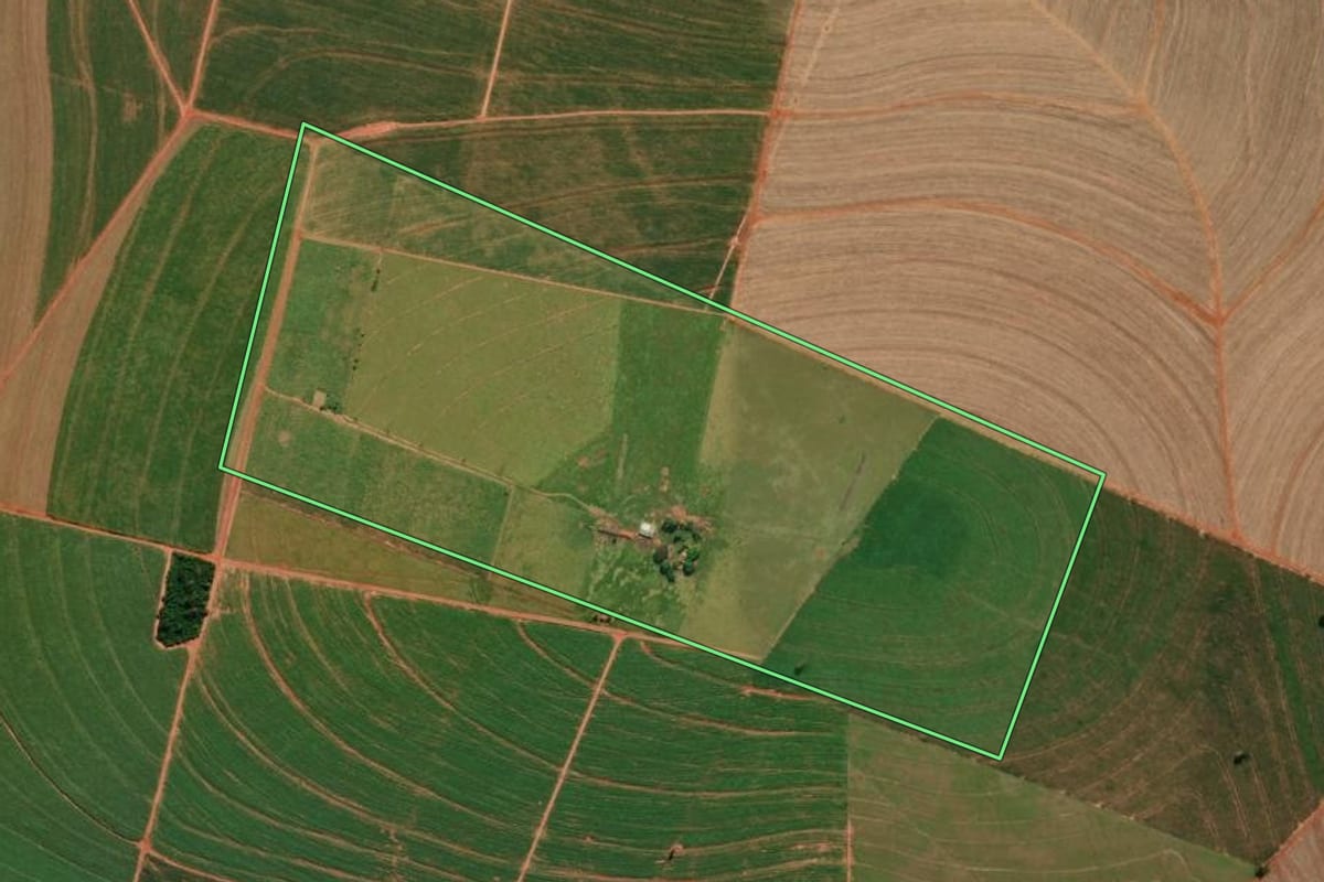 Imagem de satélite do imóvel rural em Colorado (PR), com o contorno declarado no CAR desenhado por cima.