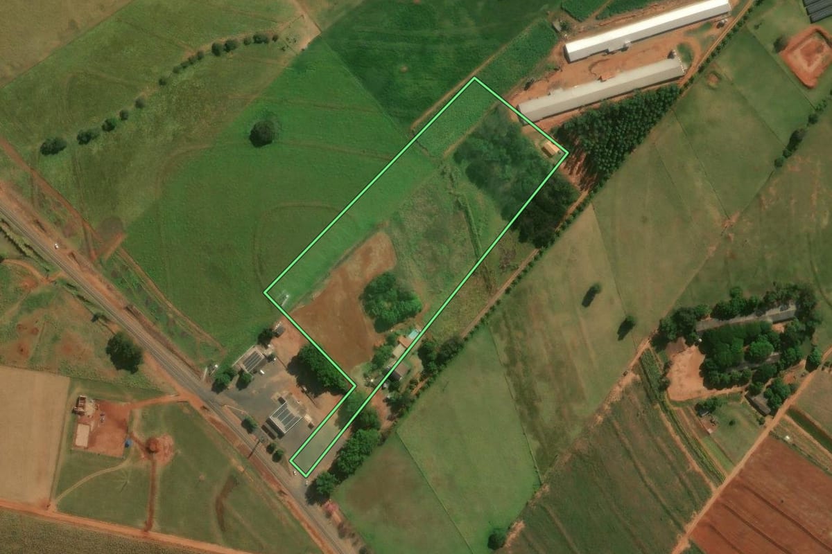 Imagem de satélite do imóvel rural em Colorado (PR), com o contorno declarado no CAR desenhado por cima.