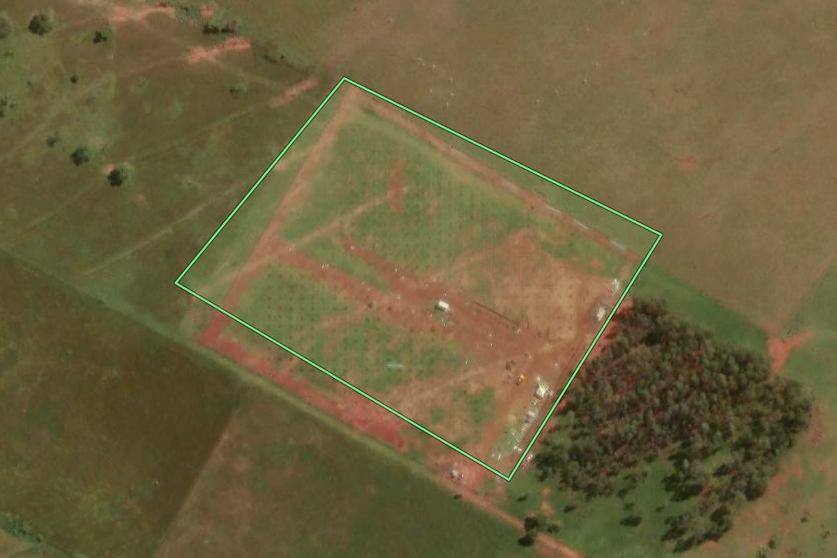 Imagem de satélite do imóvel rural em Colorado (PR), com o contorno declarado no CAR desenhado por cima.