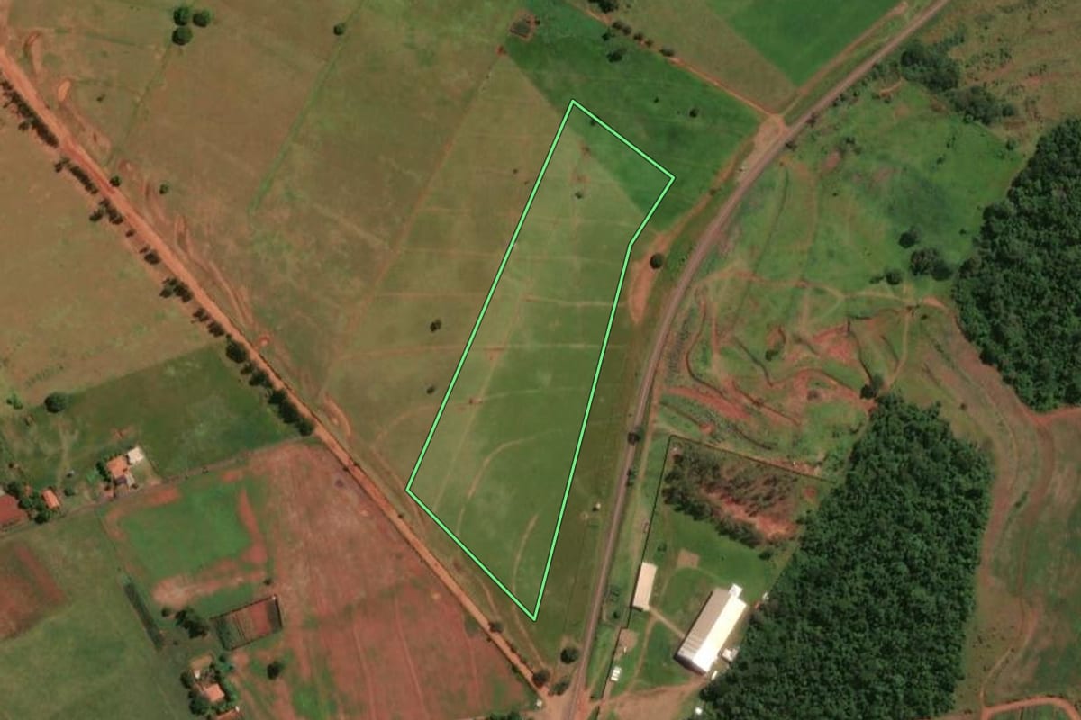 Imagem de satélite do imóvel rural em Colorado (PR), com o contorno declarado no CAR desenhado por cima.