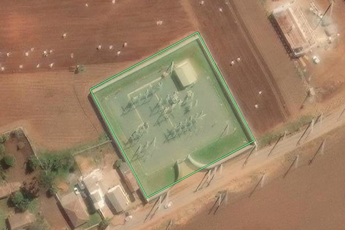 Imagem de satélite do imóvel rural em Contenda (PR), com o contorno declarado no CAR desenhado por cima.