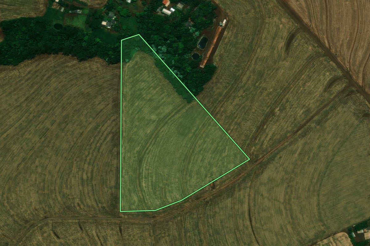 Imagem de satélite do imóvel rural em Corbélia (PR), com o contorno declarado no CAR desenhado por cima.