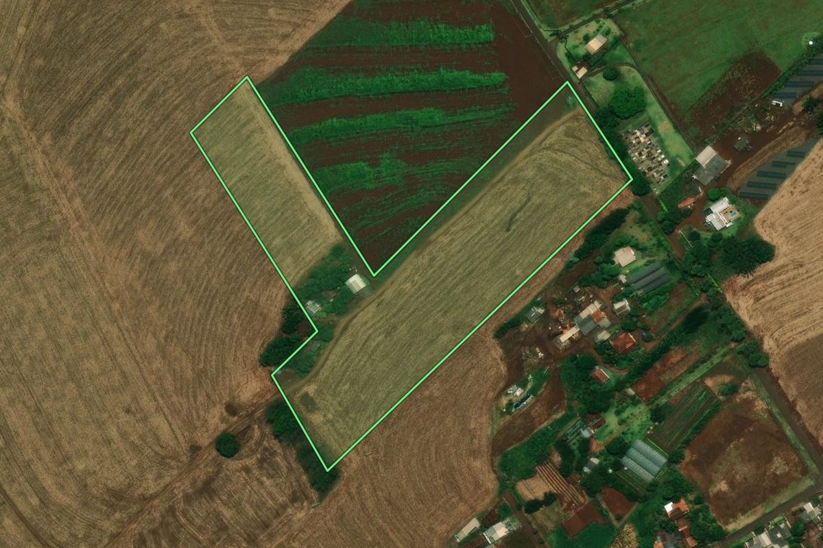 Imagem de satélite do imóvel rural em Corbélia (PR), com o contorno declarado no CAR desenhado por cima.