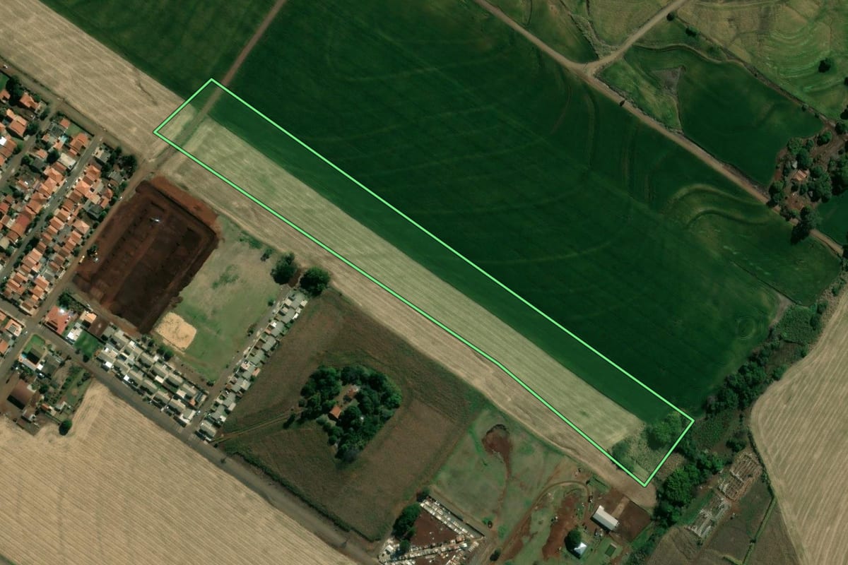 Imagem de satélite do imóvel rural em Cornélio Procópio (PR), com o contorno declarado no CAR desenhado por cima.