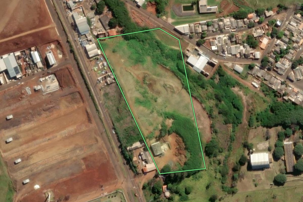 Imagem de satélite do imóvel rural em Cornélio Procópio (PR), com o contorno declarado no CAR desenhado por cima.