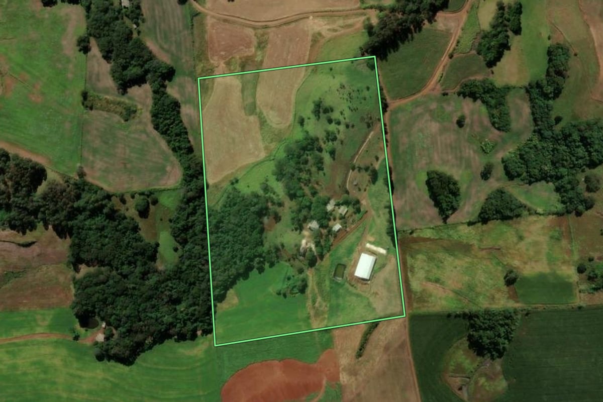 Imagem de satélite do imóvel rural em Coronel Vivida (PR), com o contorno declarado no CAR desenhado por cima.