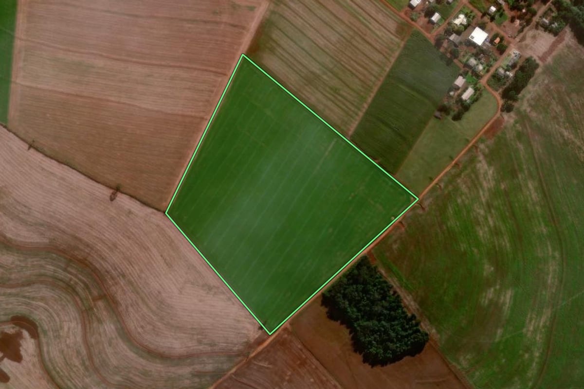 Imagem de satélite do imóvel rural em Coronel Vivida (PR), com o contorno declarado no CAR desenhado por cima.