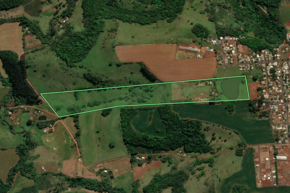 Imagem de satélite do imóvel rural em Coronel Vivida (PR), com o contorno declarado no CAR desenhado por cima.