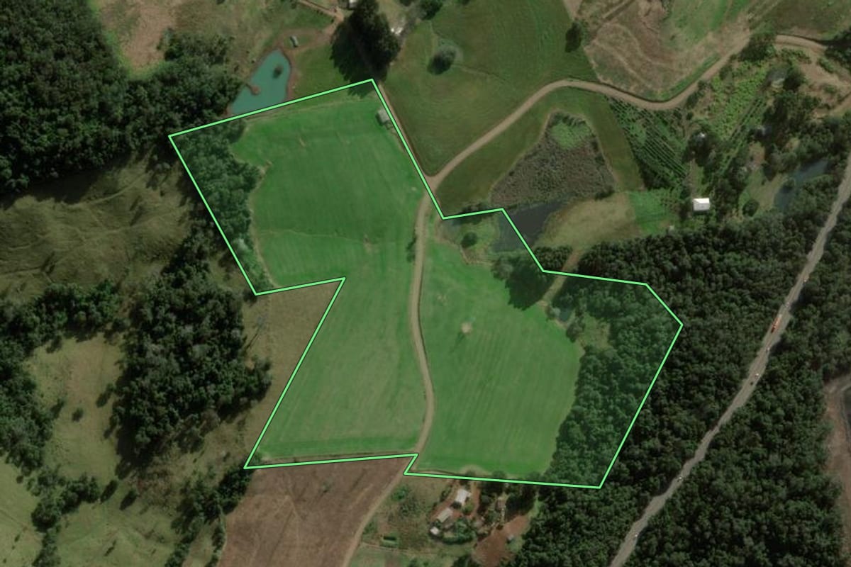 Imagem de satélite do imóvel rural em Coronel Vivida (PR), com o contorno declarado no CAR desenhado por cima.