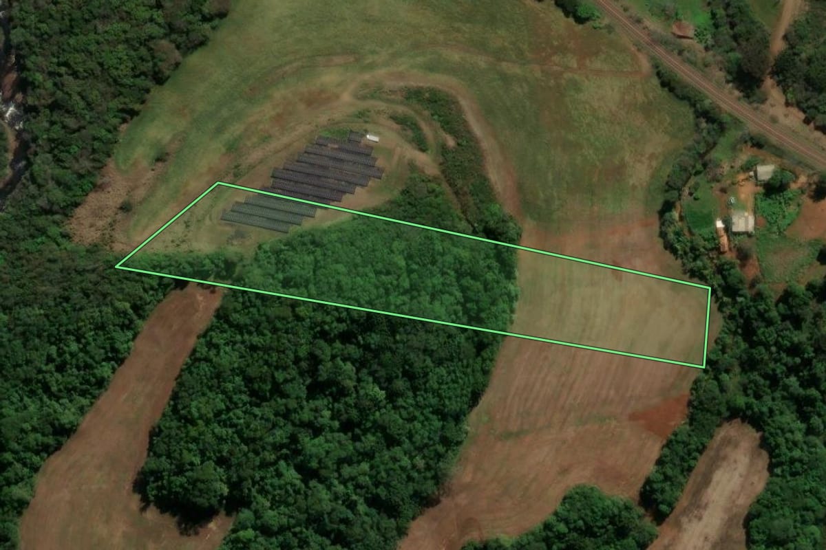 Imagem de satélite do imóvel rural em Coronel Vivida (PR), com o contorno declarado no CAR desenhado por cima.