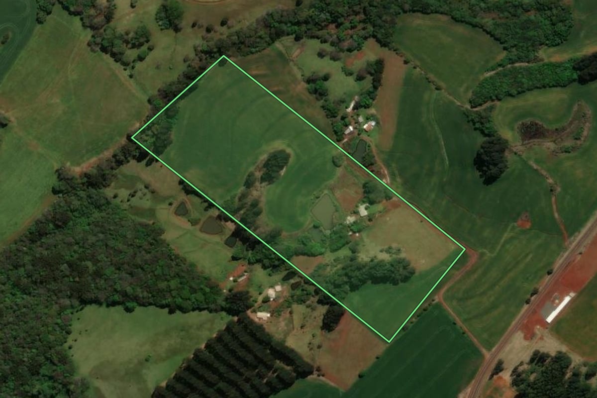 Imagem de satélite do imóvel rural em Coronel Vivida (PR), com o contorno declarado no CAR desenhado por cima.