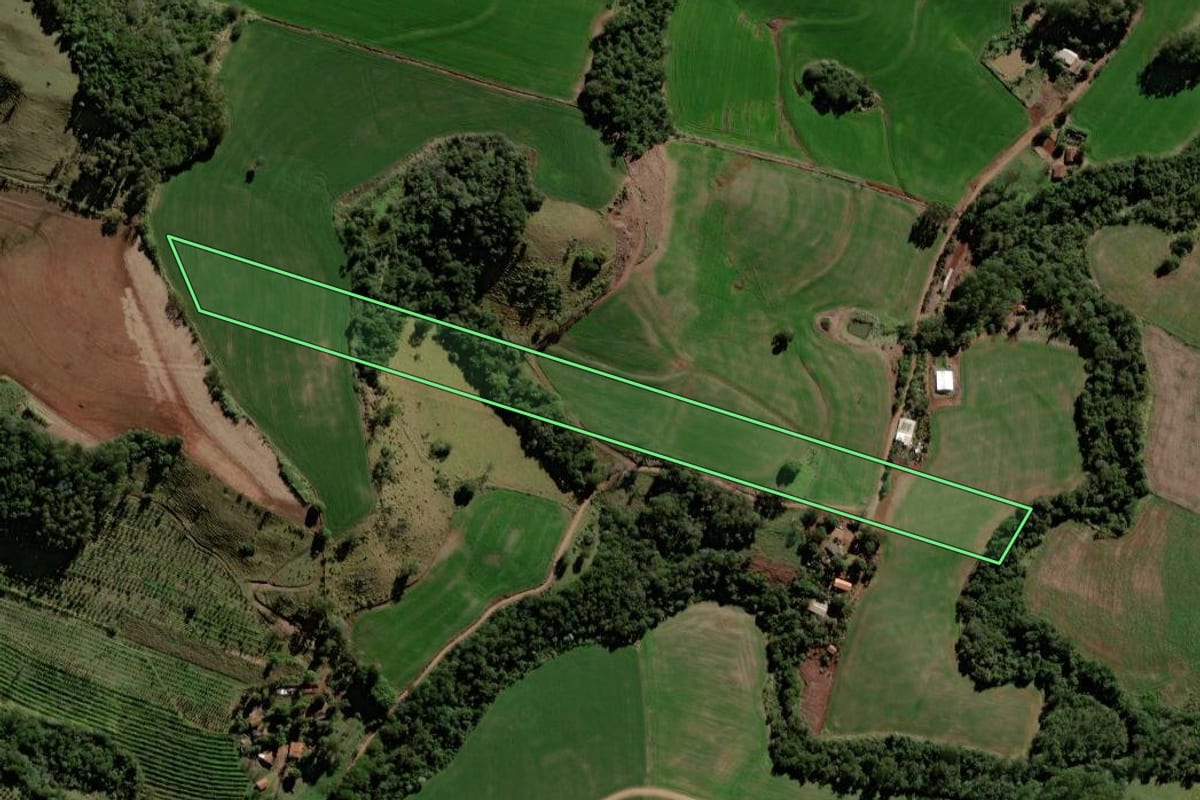 Imagem de satélite do imóvel rural em Corumbataí do Sul (PR), com o contorno declarado no CAR desenhado por cima.