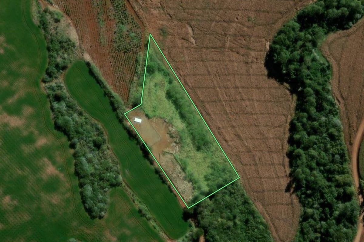 Imagem de satélite do imóvel rural em Corumbataí do Sul (PR), com o contorno declarado no CAR desenhado por cima.