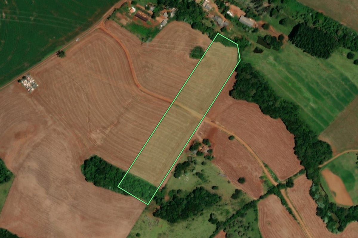 Imagem de satélite do imóvel rural em Cruzeiro do Iguaçu (PR), com o contorno declarado no CAR desenhado por cima.