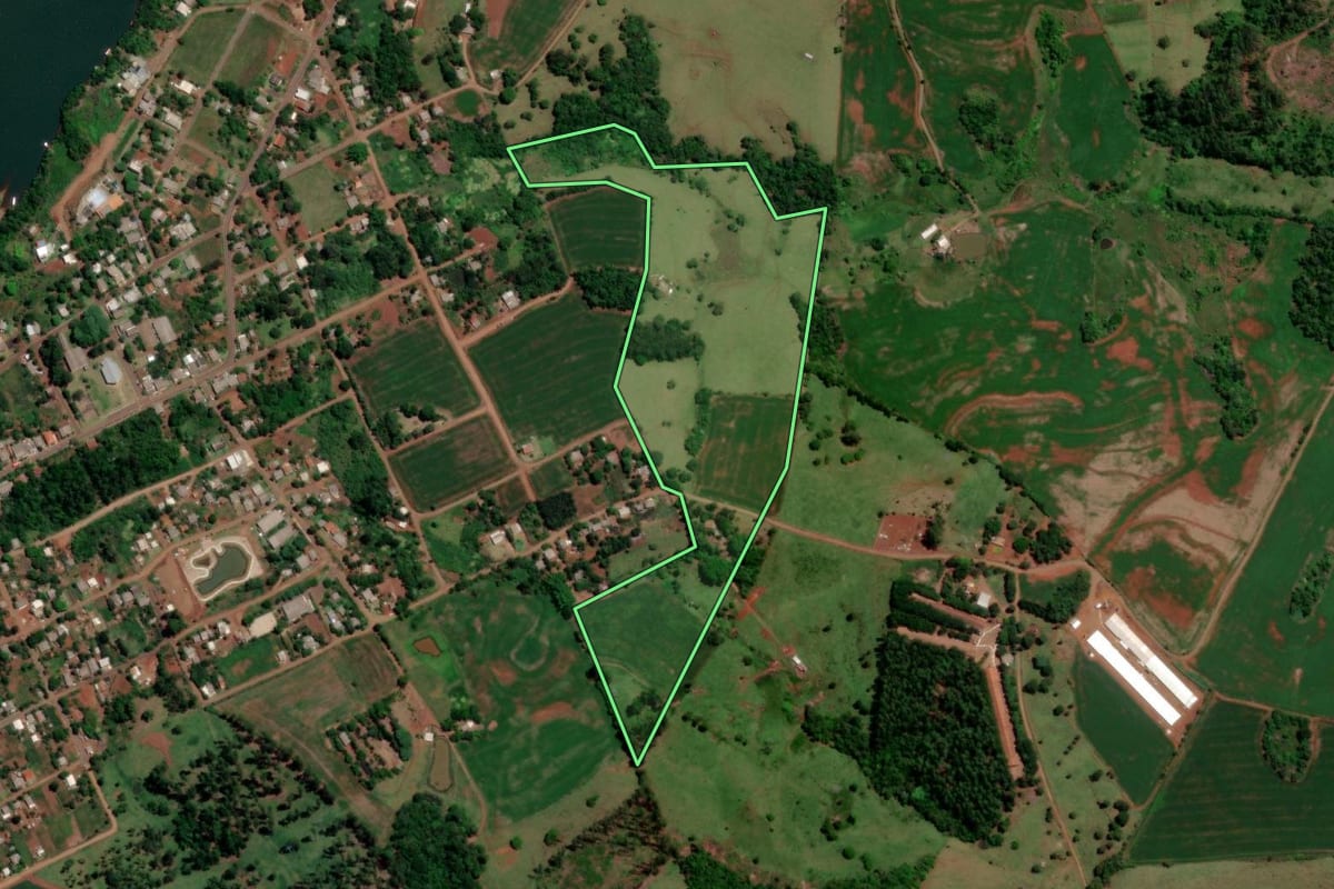 Imagem de satélite do imóvel rural em Cruzeiro do Iguaçu (PR), com o contorno declarado no CAR desenhado por cima.