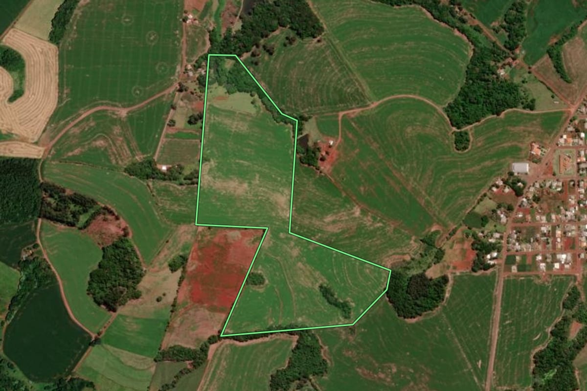 Imagem de satélite do imóvel rural em Cruzeiro do Iguaçu (PR), com o contorno declarado no CAR desenhado por cima.