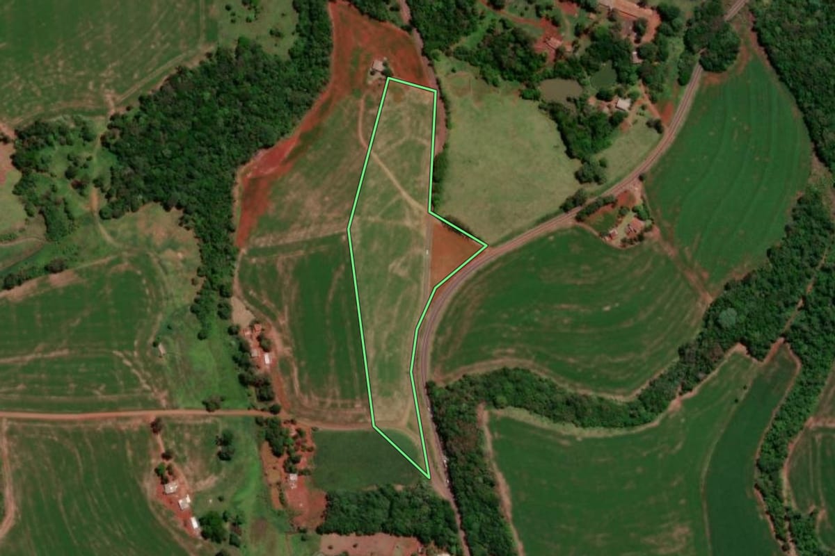 Imagem de satélite do imóvel rural em Cruzeiro do Iguaçu (PR), com o contorno declarado no CAR desenhado por cima.