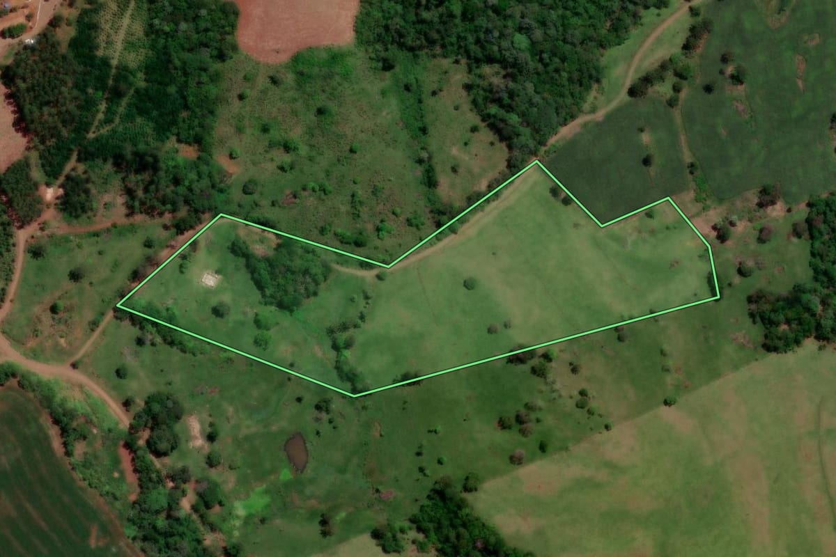 Imagem de satélite do imóvel rural em Cruzeiro do Iguaçu (PR), com o contorno declarado no CAR desenhado por cima.