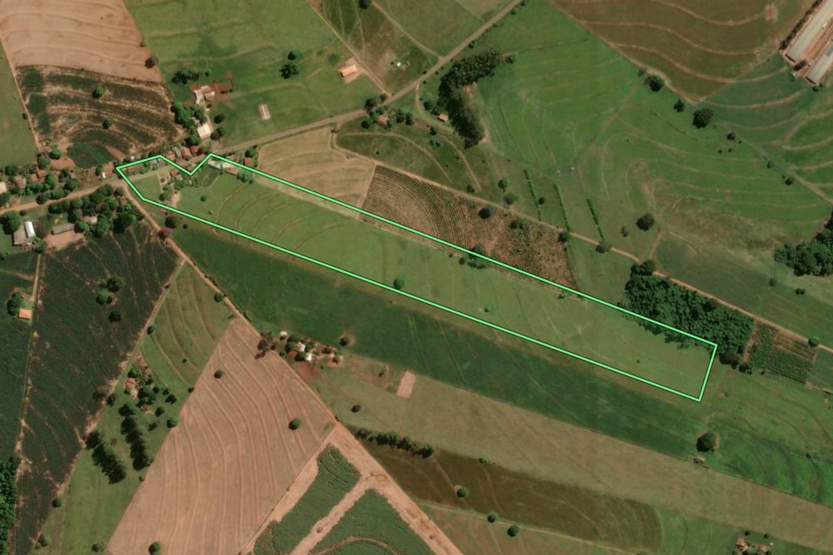 Imagem de satélite do imóvel rural em Cruzeiro do Oeste (PR), com o contorno declarado no CAR desenhado por cima.