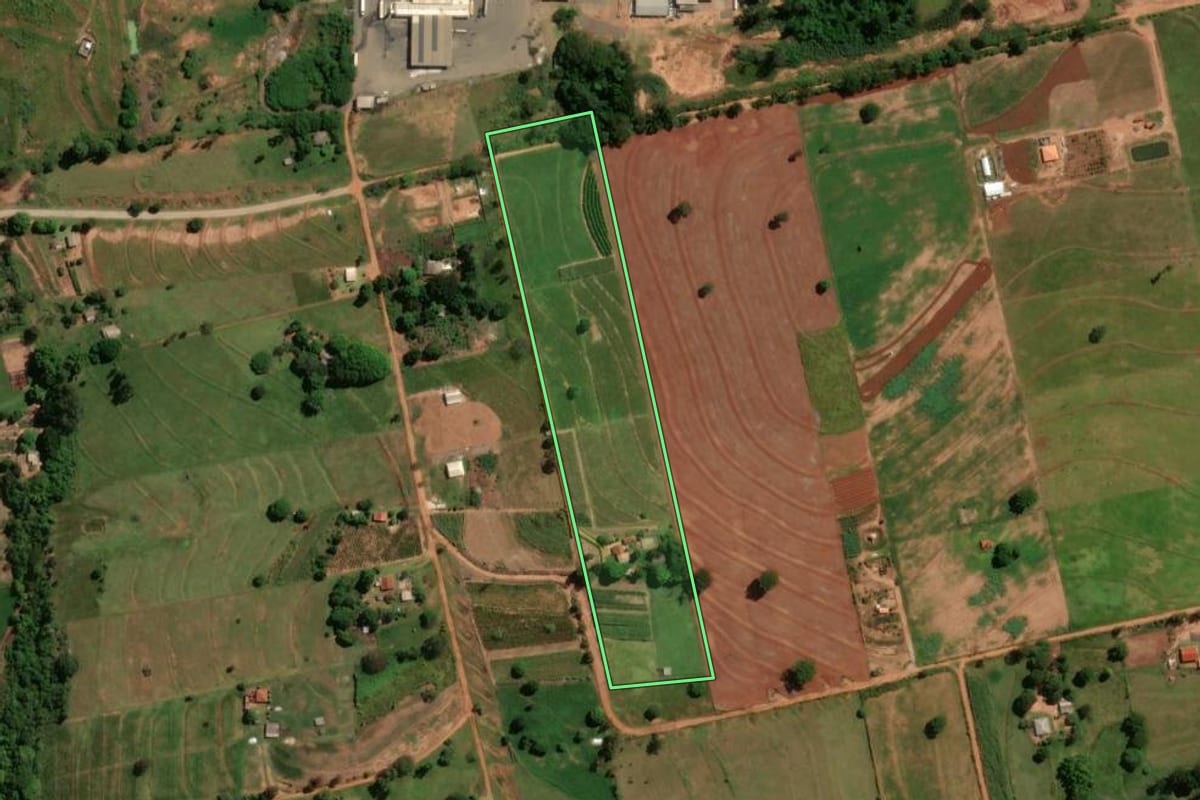 Imagem de satélite do imóvel rural em Cruzeiro do Oeste (PR), com o contorno declarado no CAR desenhado por cima.