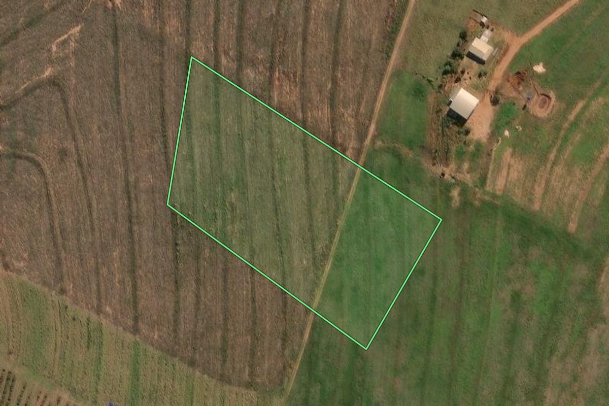 Imagem de satélite do imóvel rural em Cruzeiro do Sul (PR), com o contorno declarado no CAR desenhado por cima.