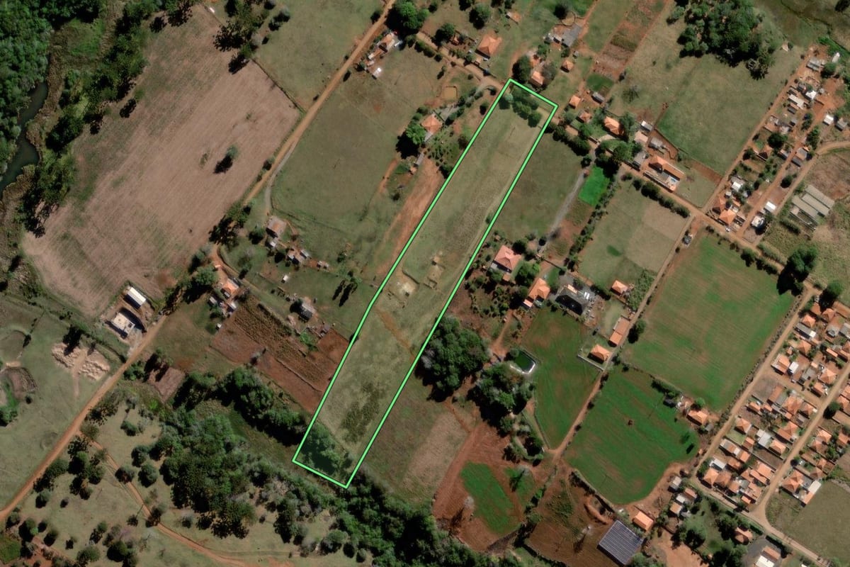 Imagem de satélite do imóvel rural em Curiúva (PR), com o contorno declarado no CAR desenhado por cima.