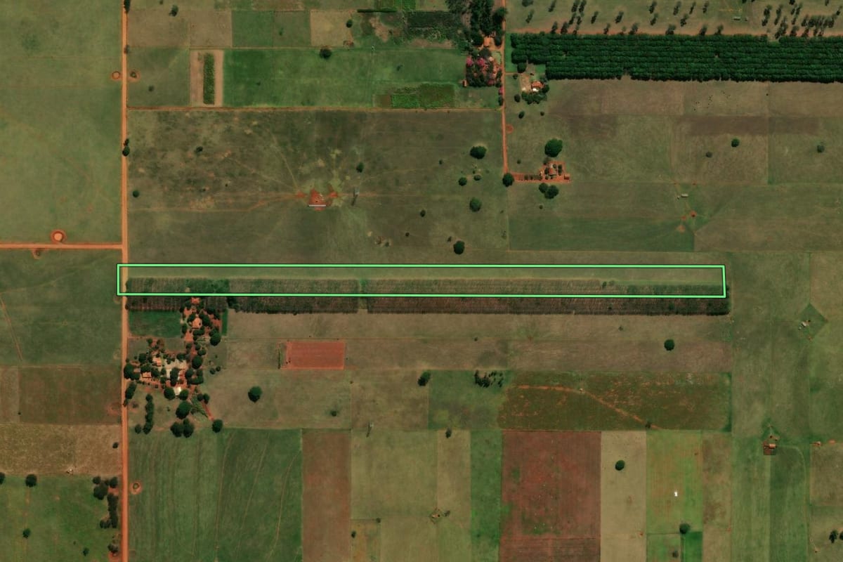 Imagem de satélite do imóvel rural em Diamante do Norte (PR), com o contorno declarado no CAR desenhado por cima.