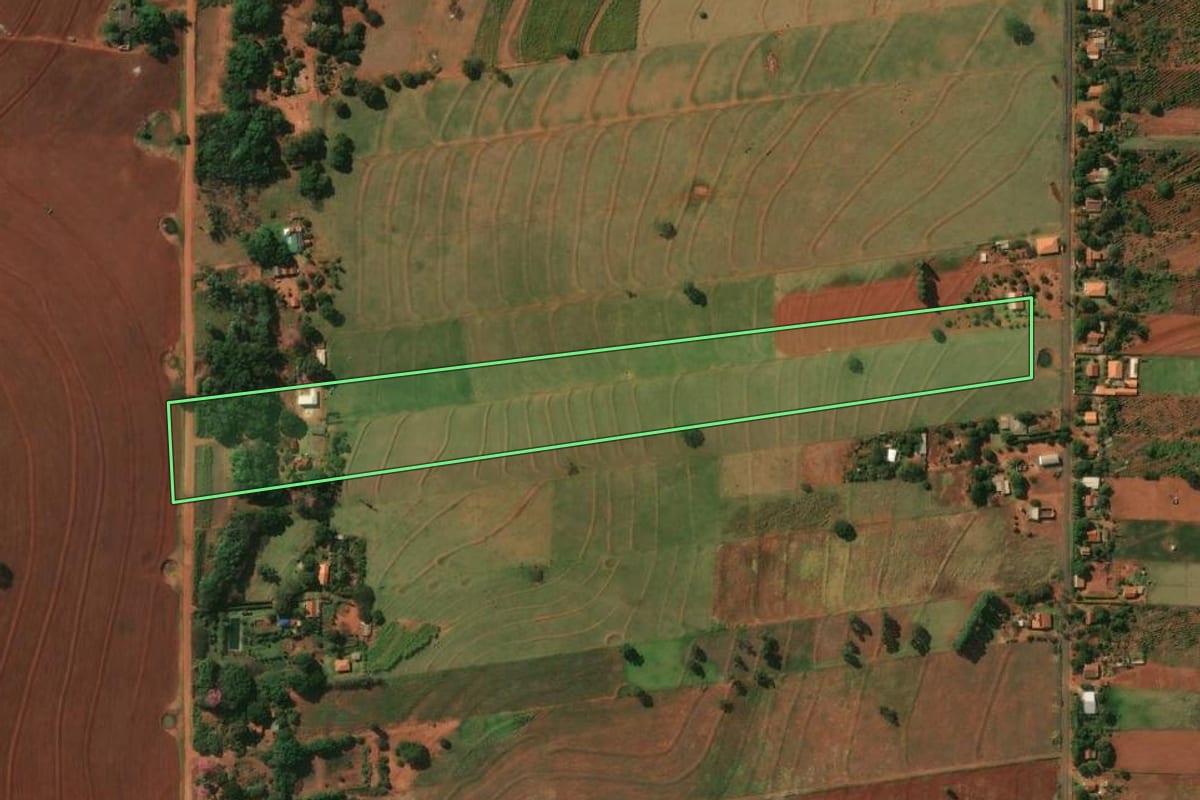 Imagem de satélite do imóvel rural em Diamante do Norte (PR), com o contorno declarado no CAR desenhado por cima.