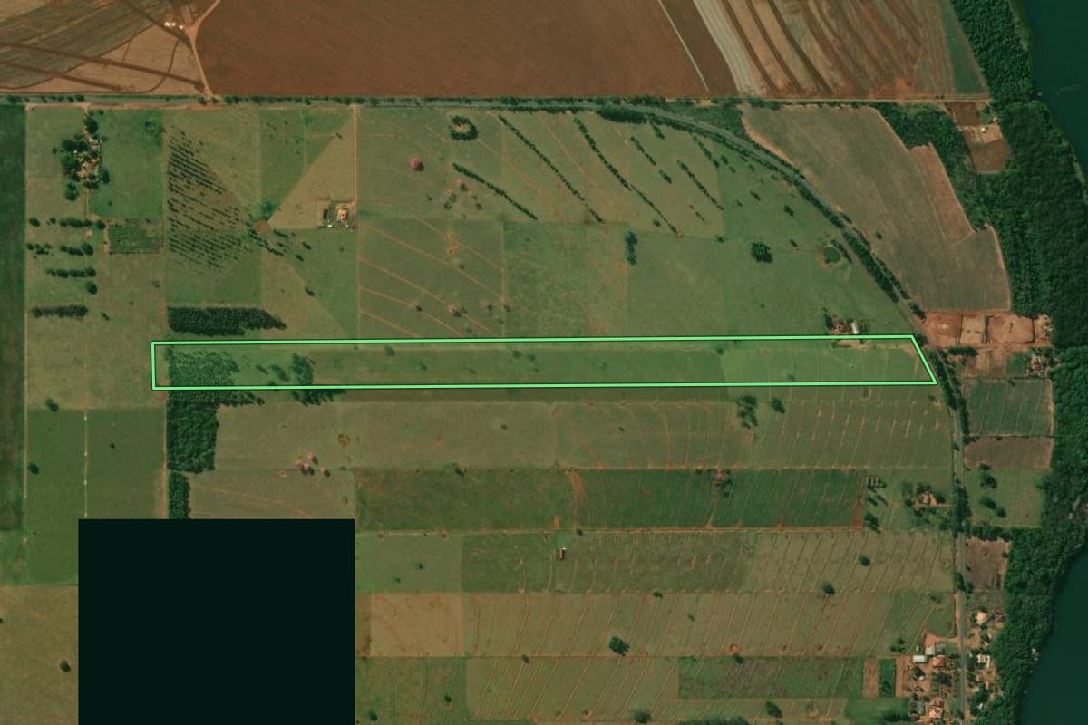 Imagem de satélite do imóvel rural em Diamante do Norte (PR), com o contorno declarado no CAR desenhado por cima.