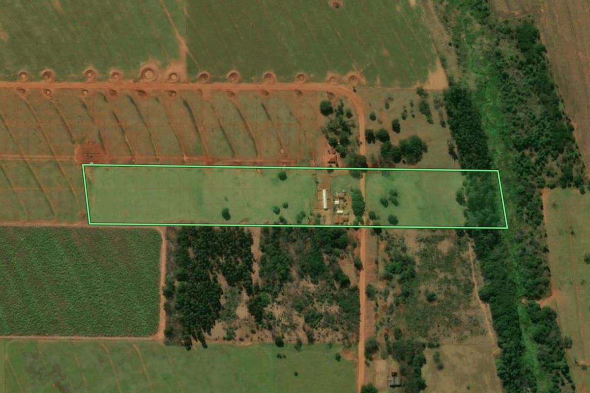 Imagem de satélite do imóvel rural em Diamante do Norte (PR), com o contorno declarado no CAR desenhado por cima.
