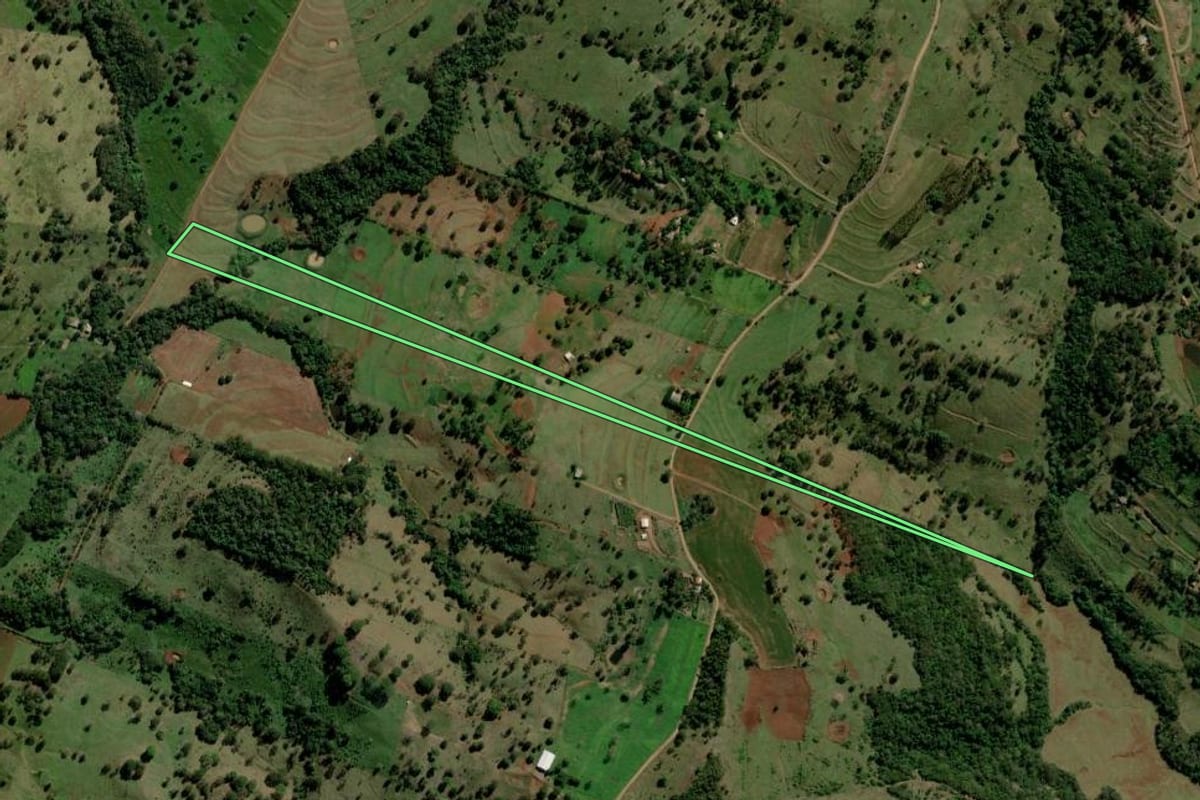 Imagem de satélite do imóvel rural em Diamante D'Oeste (PR), com o contorno declarado no CAR desenhado por cima.