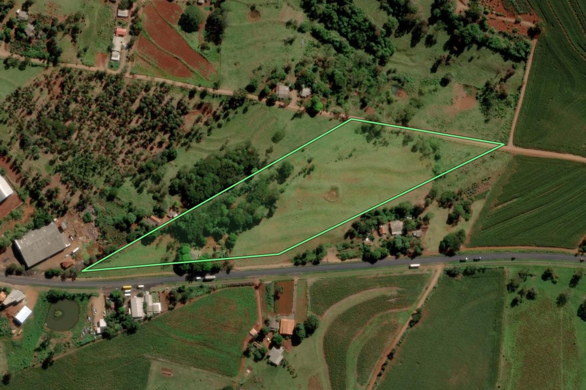 Imagem de satélite do imóvel rural em Diamante D'Oeste (PR), com o contorno declarado no CAR desenhado por cima.