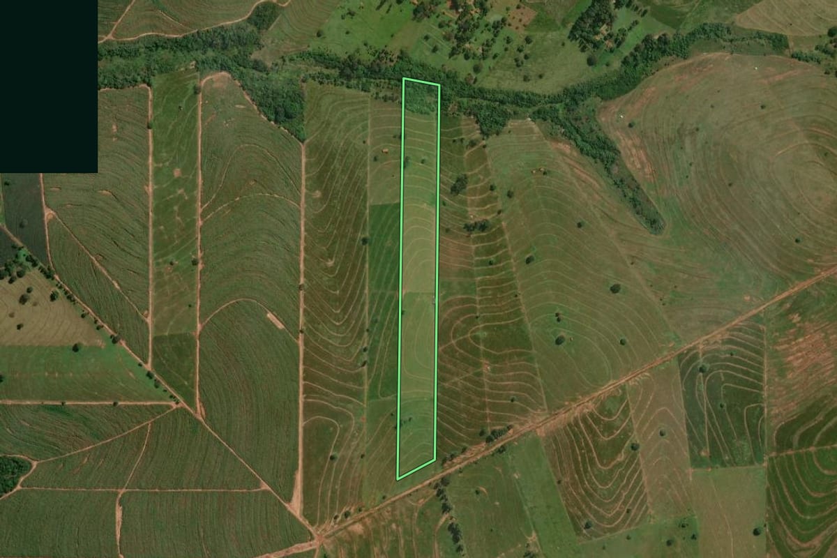 Imagem de satélite do imóvel rural em Douradina (PR), com o contorno declarado no CAR desenhado por cima.