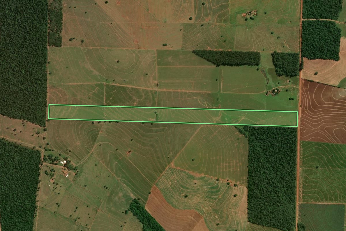 Imagem de satélite do imóvel rural em Douradina (PR), com o contorno declarado no CAR desenhado por cima.