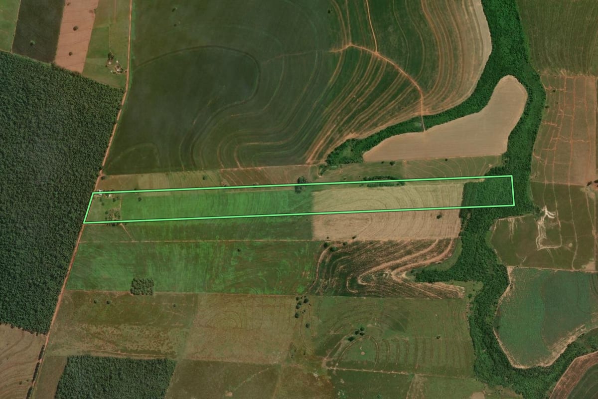 Imagem de satélite do imóvel rural em Douradina (PR), com o contorno declarado no CAR desenhado por cima.
