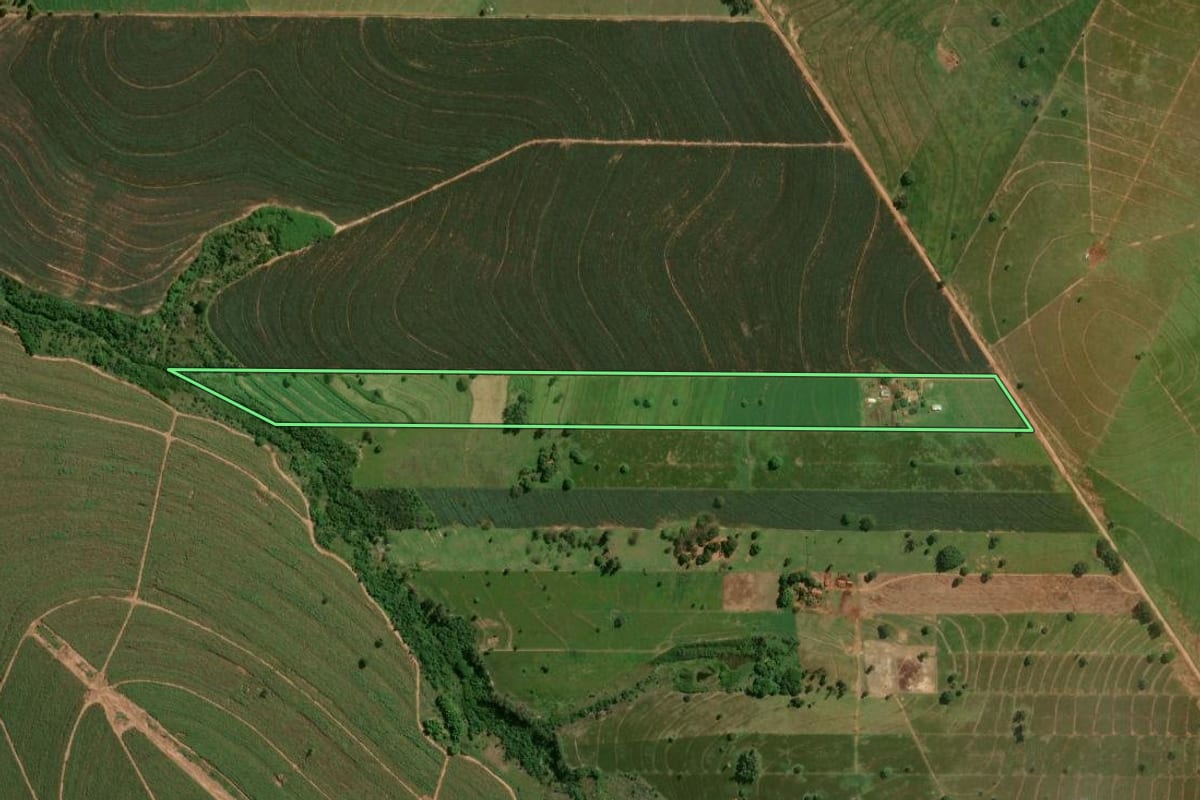 Imagem de satélite do imóvel rural em Douradina (PR), com o contorno declarado no CAR desenhado por cima.