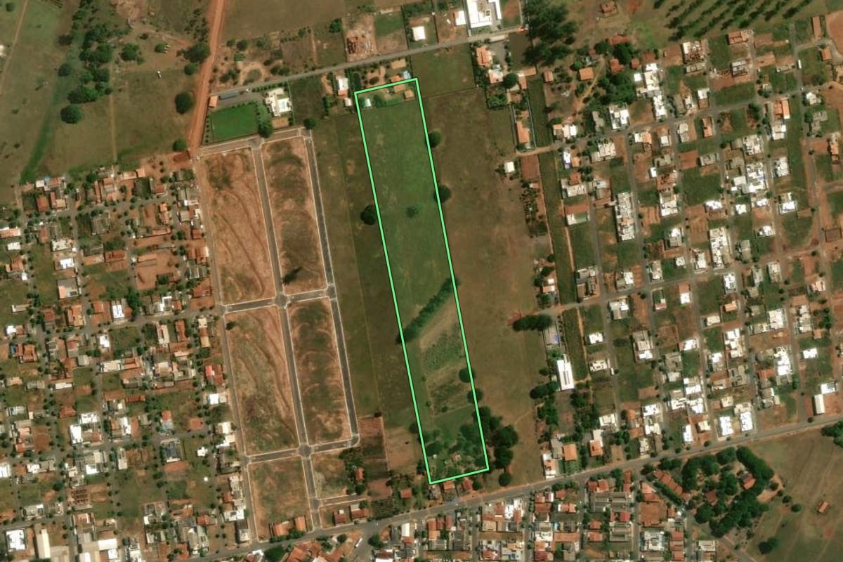 Imagem de satélite do imóvel rural em Douradina (PR), com o contorno declarado no CAR desenhado por cima.