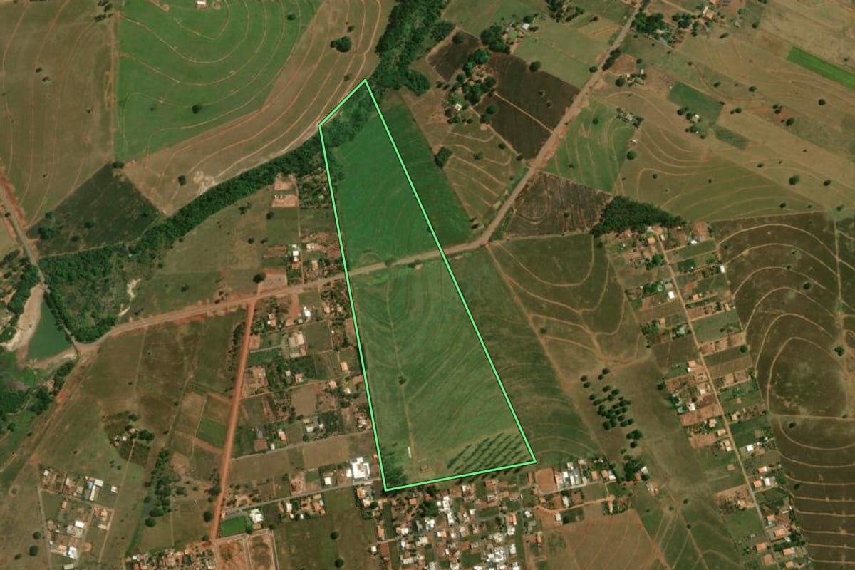 Imagem de satélite do imóvel rural em Douradina (PR), com o contorno declarado no CAR desenhado por cima.