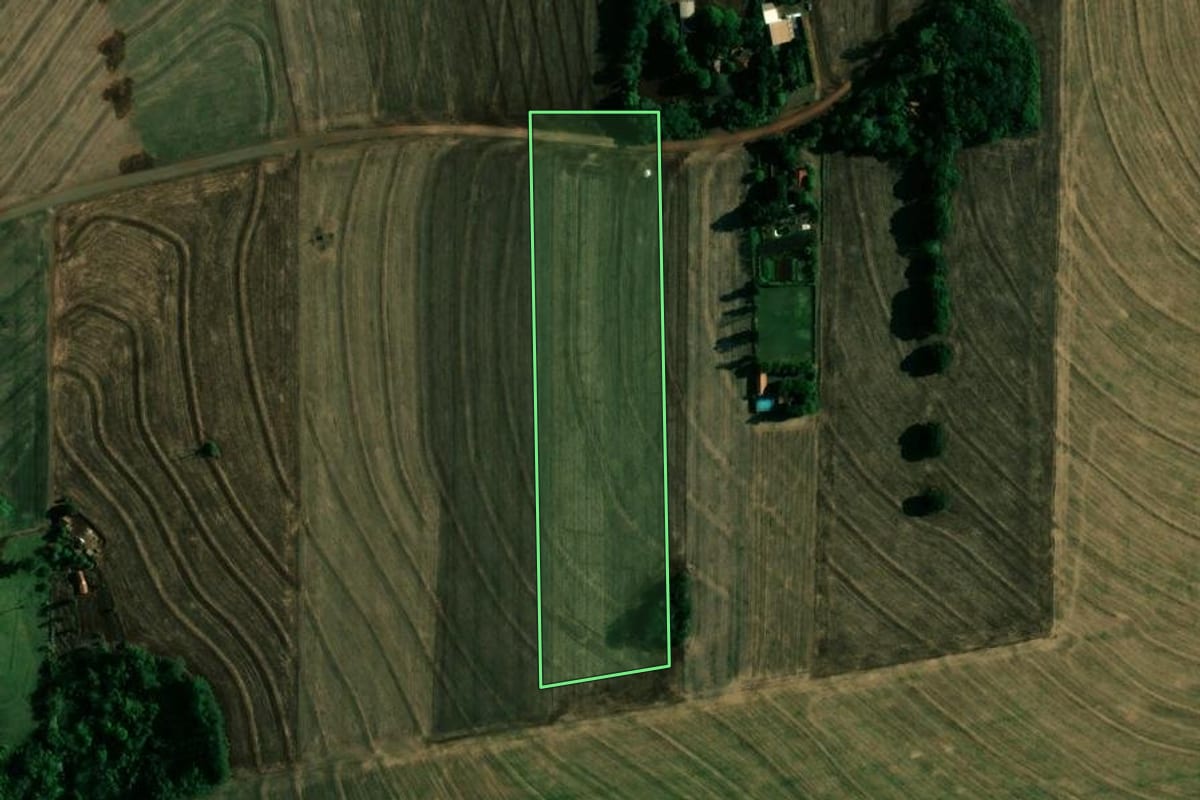 Imagem de satélite do imóvel rural em Doutor Camargo (PR), com o contorno declarado no CAR desenhado por cima.