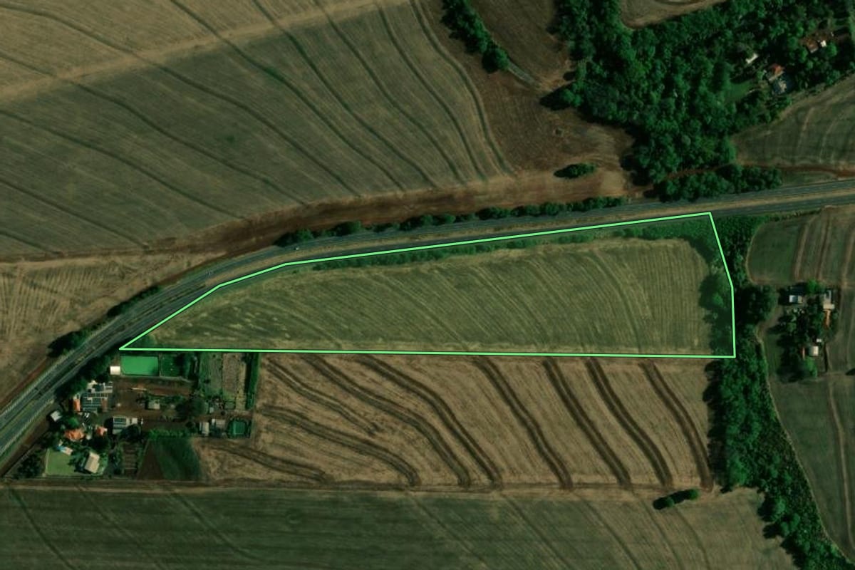 Imagem de satélite do imóvel rural em Doutor Camargo (PR), com o contorno declarado no CAR desenhado por cima.