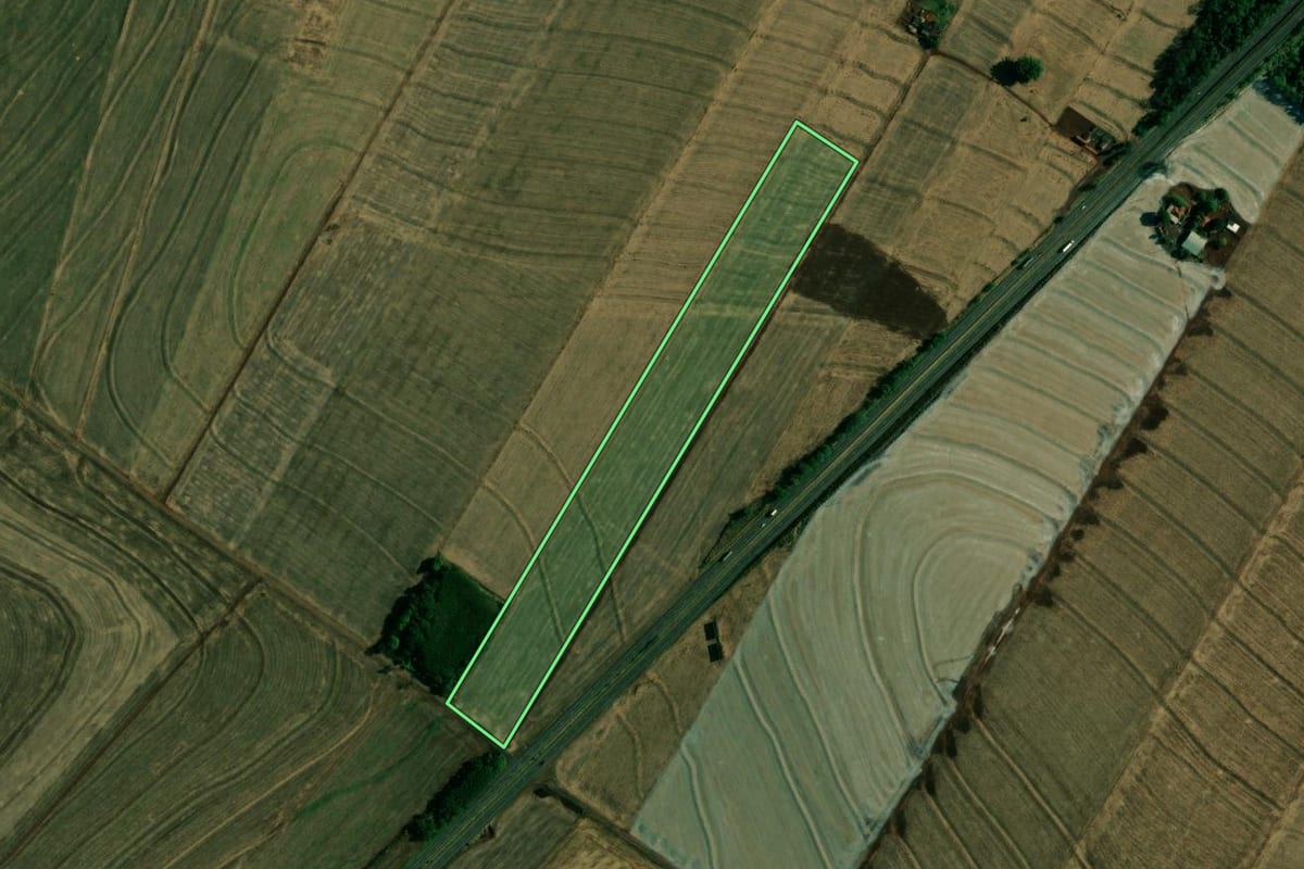 Imagem de satélite do imóvel rural em Doutor Camargo (PR), com o contorno declarado no CAR desenhado por cima.