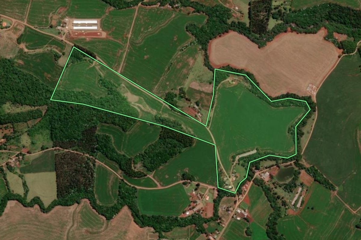 Imagem de satélite do imóvel rural em Enéas Marques (PR), com o contorno declarado no CAR desenhado por cima.