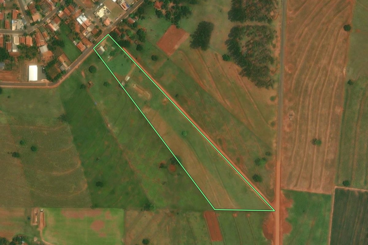 Imagem de satélite do imóvel rural em Esperança Nova (PR), com o contorno declarado no CAR desenhado por cima.