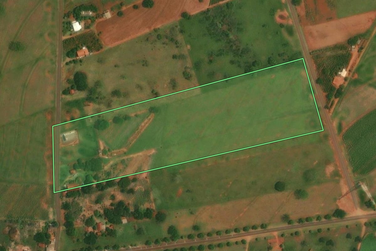 Imagem de satélite do imóvel rural em Esperança Nova (PR), com o contorno declarado no CAR desenhado por cima.