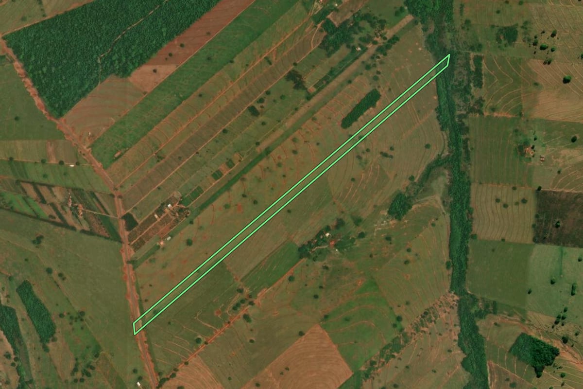 Imagem de satélite do imóvel rural em Esperança Nova (PR), com o contorno declarado no CAR desenhado por cima.