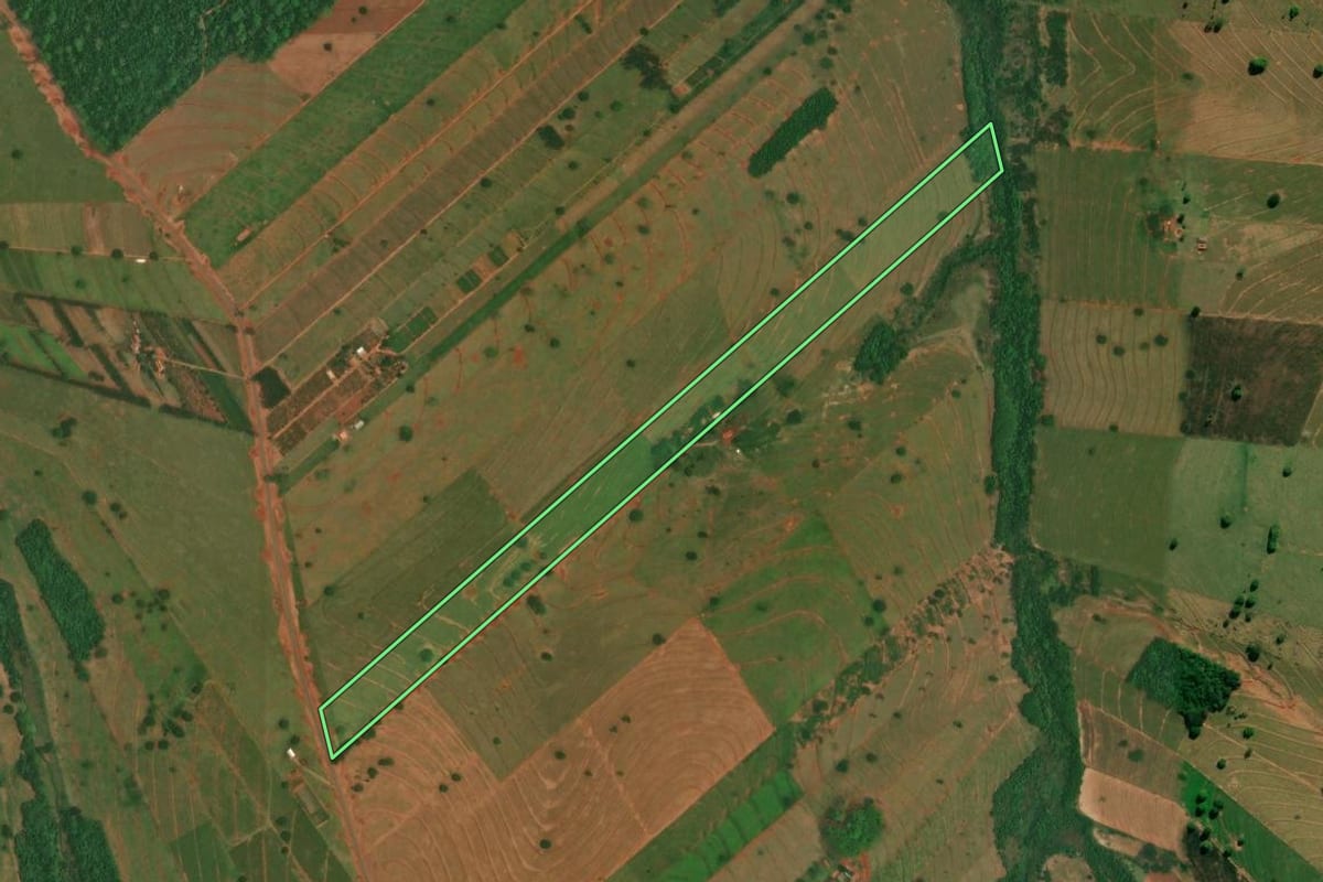 Imagem de satélite do imóvel rural em Esperança Nova (PR), com o contorno declarado no CAR desenhado por cima.