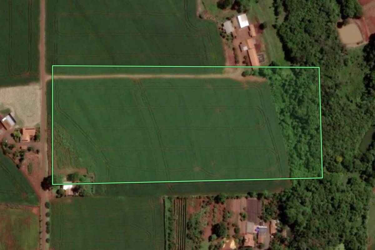 Imagem de satélite do imóvel rural em Entre Rios do Oeste (PR), com o contorno declarado no CAR desenhado por cima.