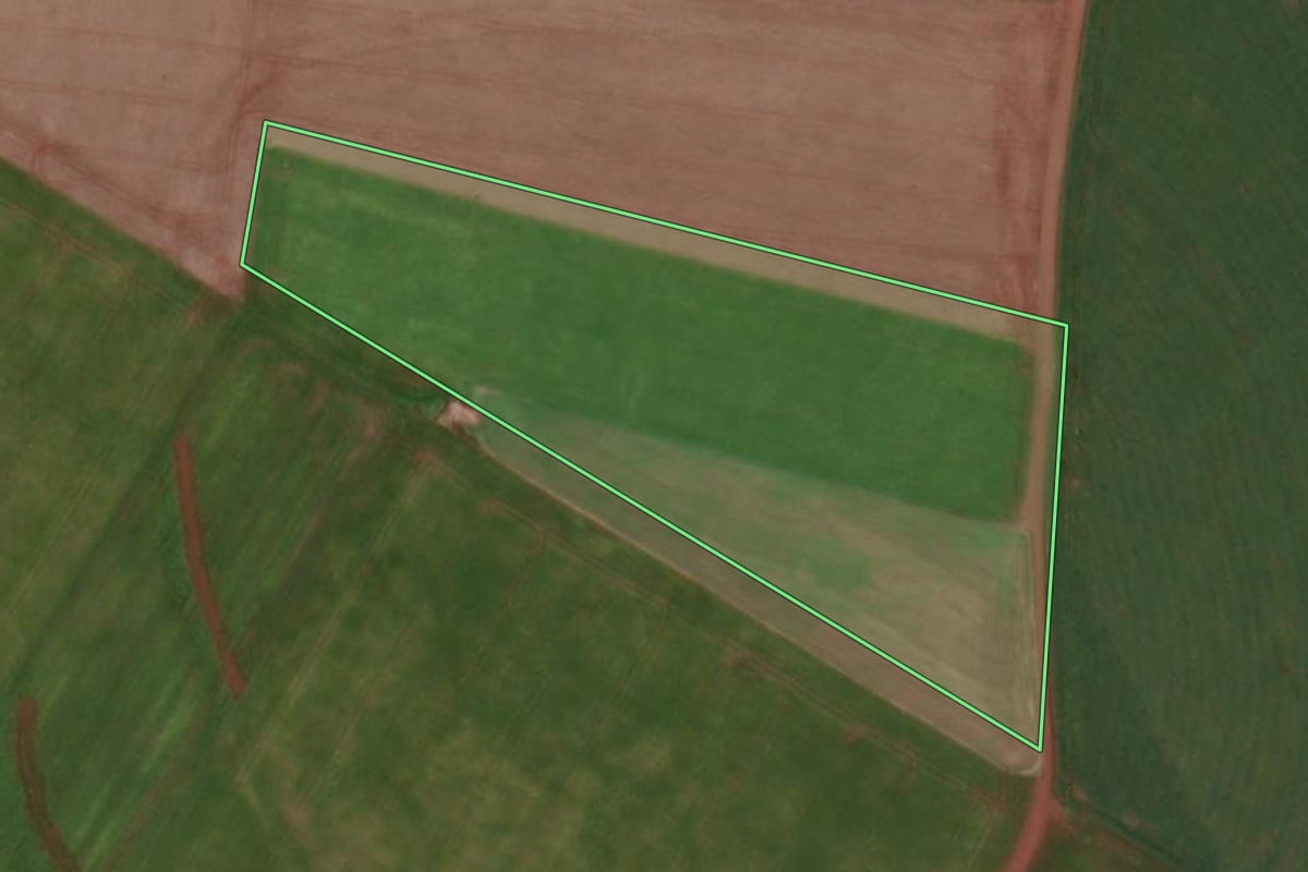 Imagem de satélite do imóvel rural em Entre Rios do Oeste (PR), com o contorno declarado no CAR desenhado por cima.