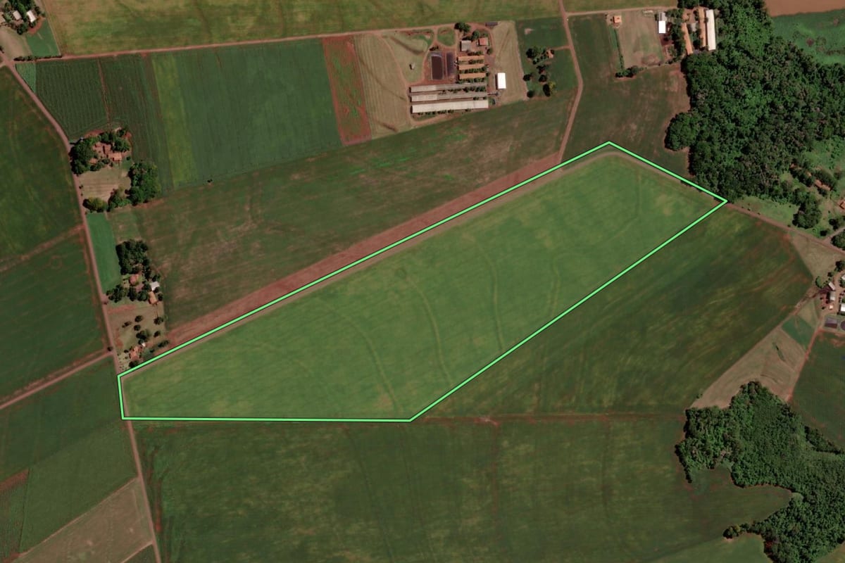 Imagem de satélite do imóvel rural em Entre Rios do Oeste (PR), com o contorno declarado no CAR desenhado por cima.