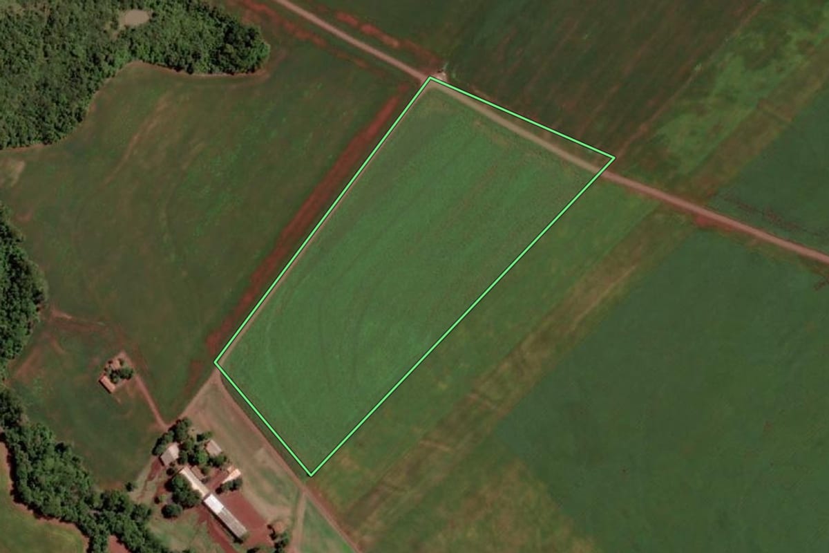 Imagem de satélite do imóvel rural em Entre Rios do Oeste (PR), com o contorno declarado no CAR desenhado por cima.